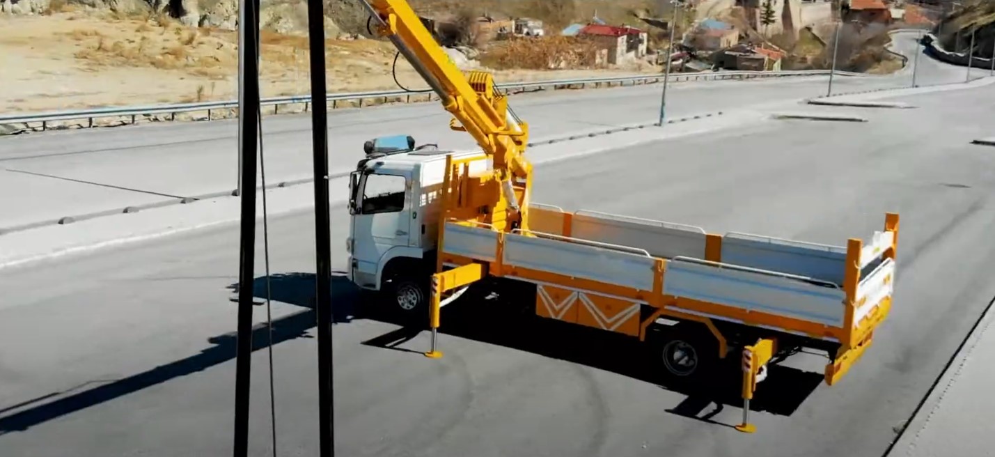Submersible Pump - Pipe Lifting Crane