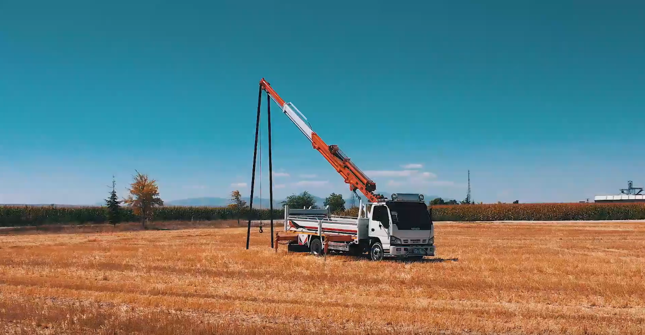 Submersible Pump - Pipe Lifting Crane