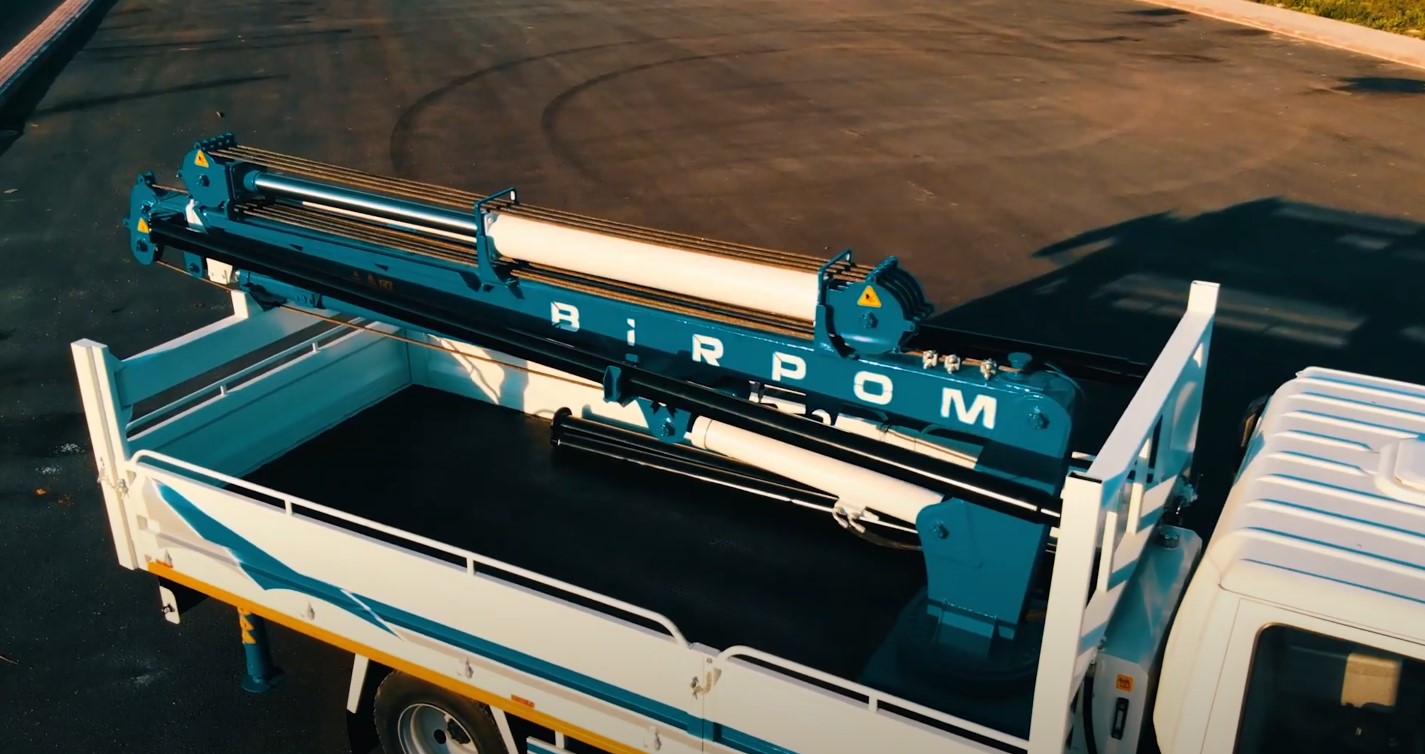 Submersible Pump - Pipe Lifting Crane